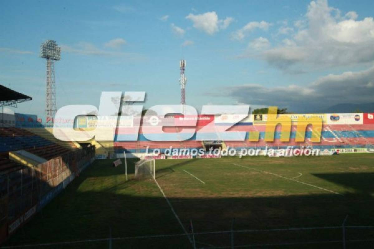 Qué tristeza: Así luce un viejo y deteriorado estadio de La Ceiba